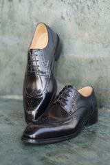 Elegant Black Leather Wingtip Oxford Shoes with Wooden Shoe Trees For Men