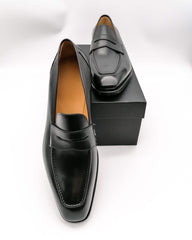 Elegant Black Leather Loafers for Men with Classic Penny Strap Design