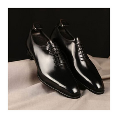 Sleek Black Leather Oxford Shoes Timeless Elegance Meets Modern Design for the Discerning Gentleman