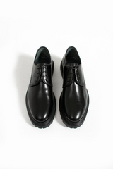 Elegant black leather formal derby shoes featuring a sleek design, sturdy lace-up closure, and durable rugged sole,
