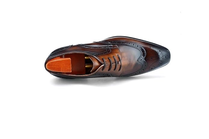 Elegant Brown Leather Wingtip Oxford Shoes with Wooden Shoe Trees For Men