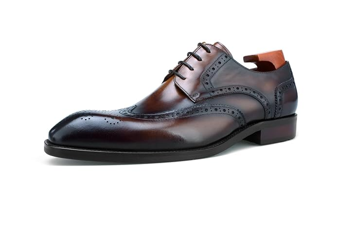 Elegant Brown Leather Wingtip Oxford Shoes with Wooden Shoe Trees For Men