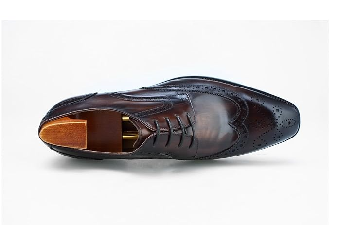 Elegant Brown Leather Wingtip Oxford Shoes with Wooden Shoe Trees For Men