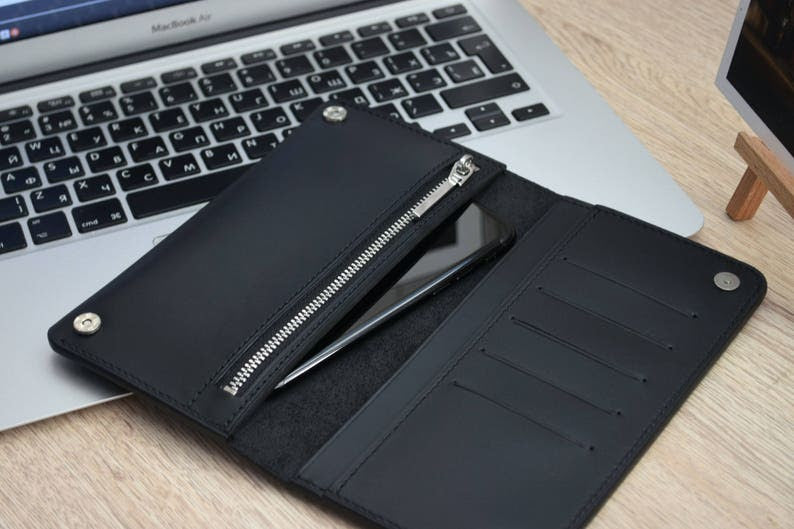 Black Leather minimalist and stylish design wallet.