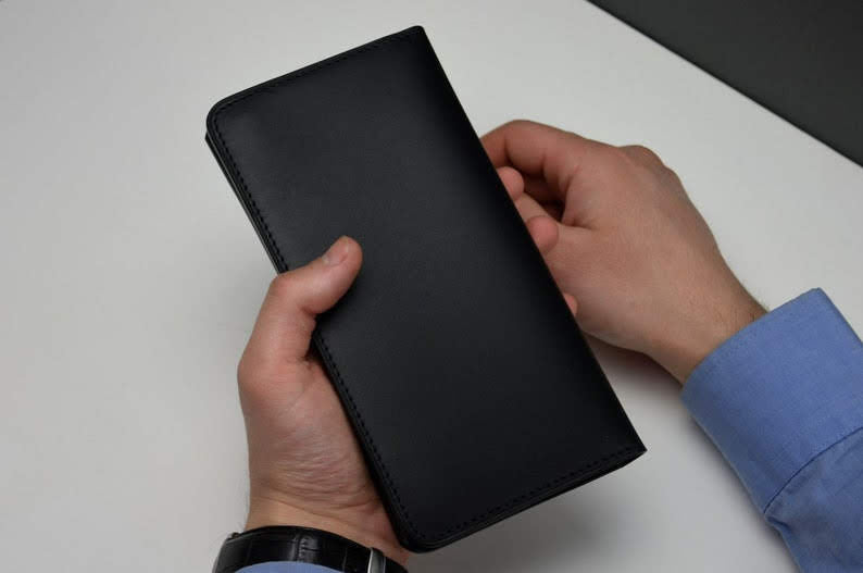 Black Leather minimalist and stylish design wallet.