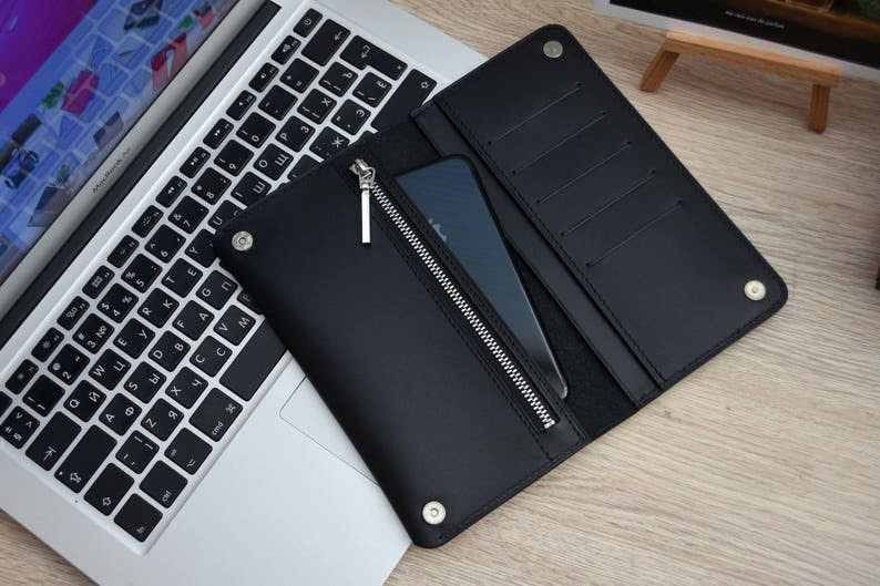 Black Leather minimalist and stylish design wallet.